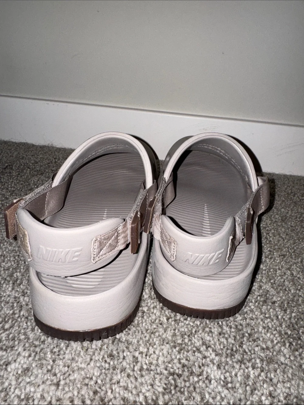 Nike size M10 Slip-On Sandals light grey